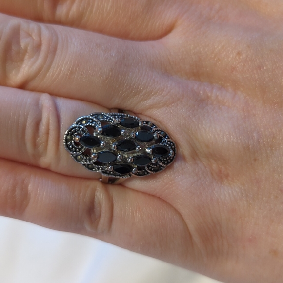 Arty Silver Tone Ring with Black Faux Diamonds - Sz 8 - Picture 6 of 13